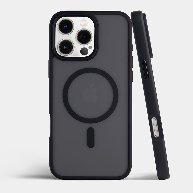 未使用級● プラダ スマホケース iPhone 16Pro MAX ブラック ブラック サフィアーノレザー Iphone 16 Pro Max用ケース | PRADA - 日本